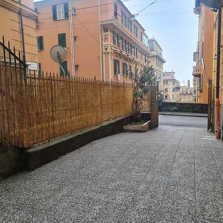 Ampio Appartamento Con 2 Posti Auto E Cortile 热那亚 外观 照片
