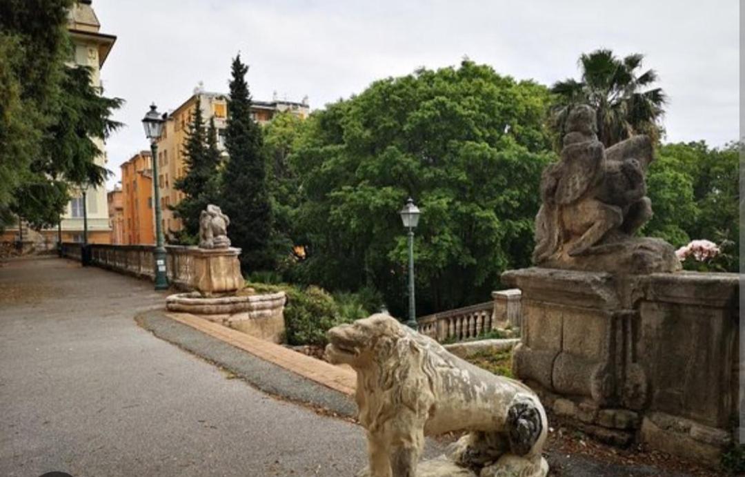 Ampio Appartamento Con 2 Posti Auto E Cortile 热那亚 外观 照片